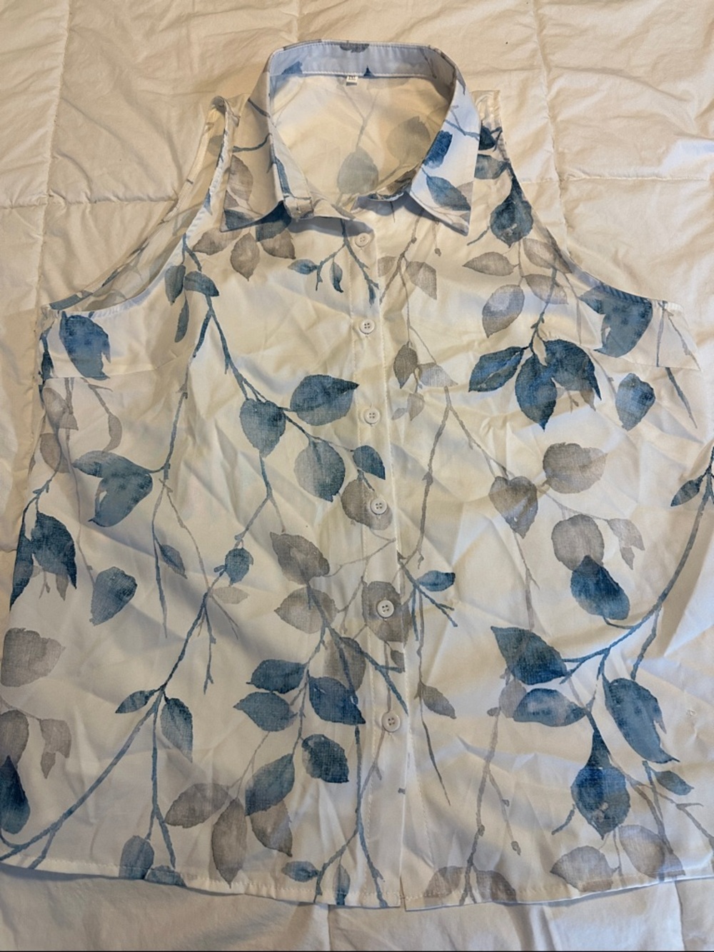 Sleeveless Collared Button-Down Top in Blue Leaf Print